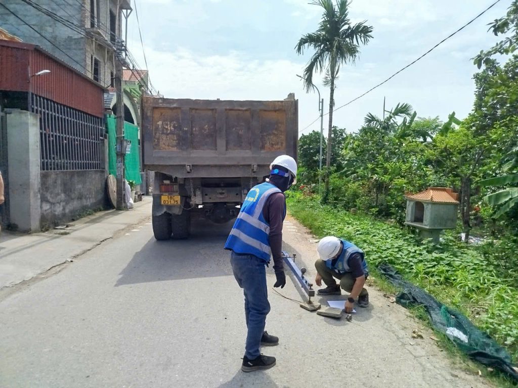 Thí nghiệm xác định mô đun đàn hồi mặt đường trong khảo sát đường cũ 1 z7772264912304 4f1d1c86b8987a3cdae0a9bf0e10c04d